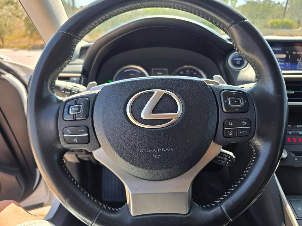 lexus-is-2018-hibrido-a-gasolina-2494cc