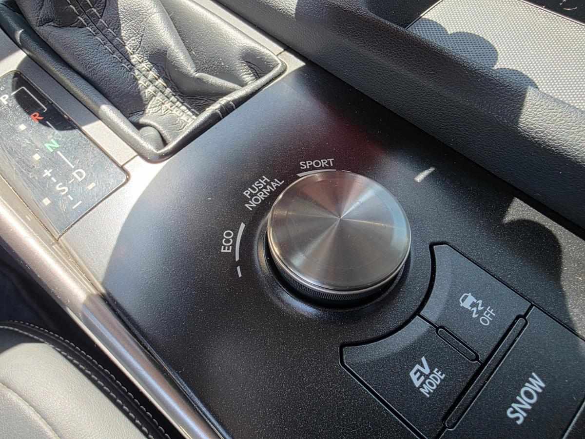 lexus-is-2018-hibrido-a-gasolina-2494cc