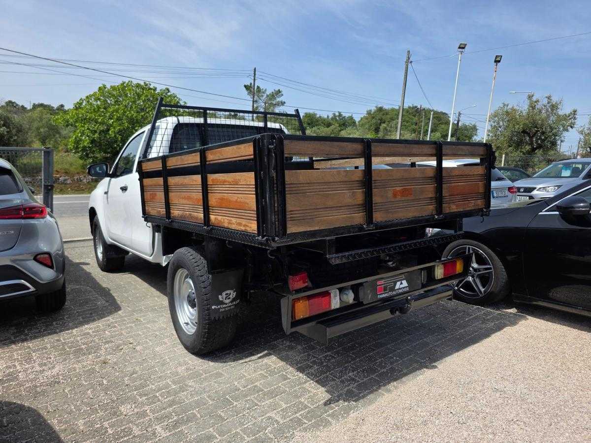 toyota-hilux-2018-diesel-2393cc