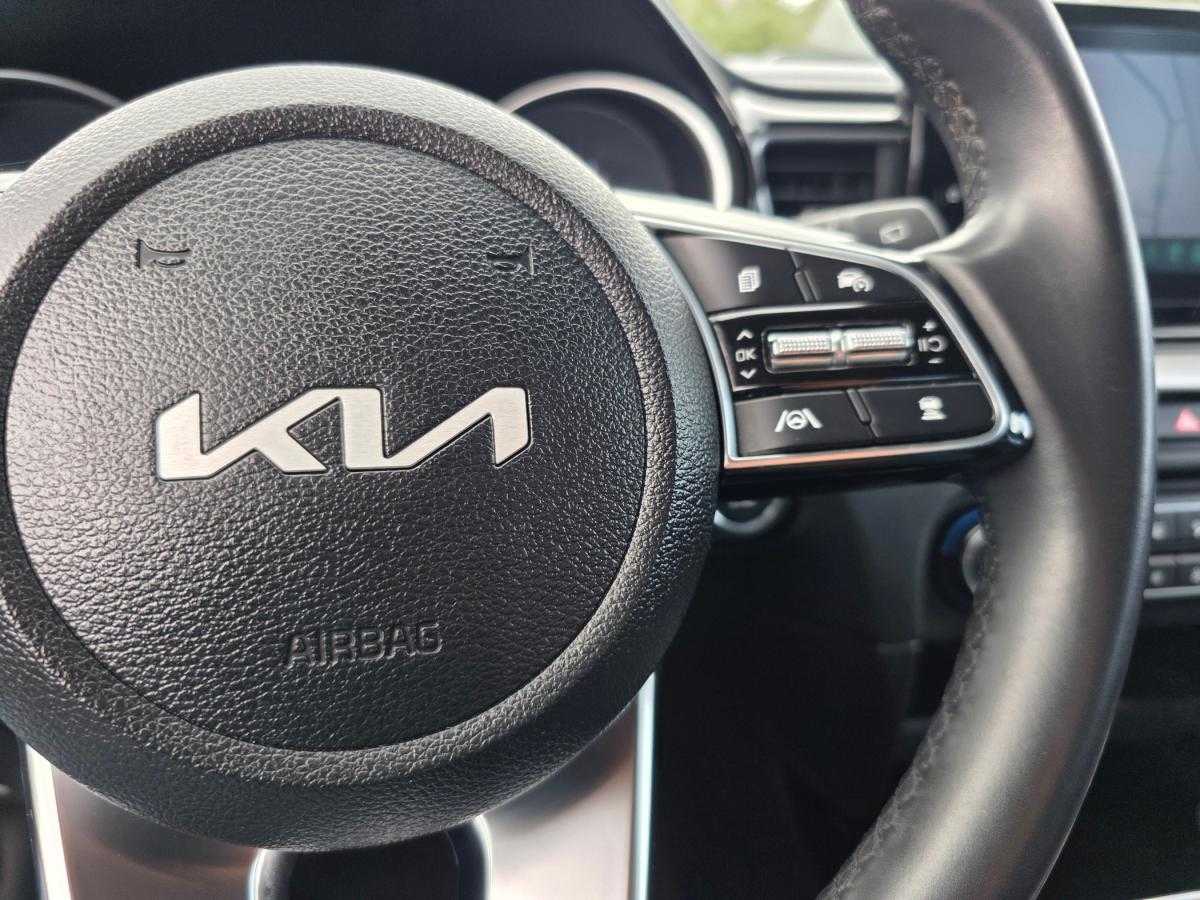 kia-xceed-2023-hibrido-a-gasolina-1580cc