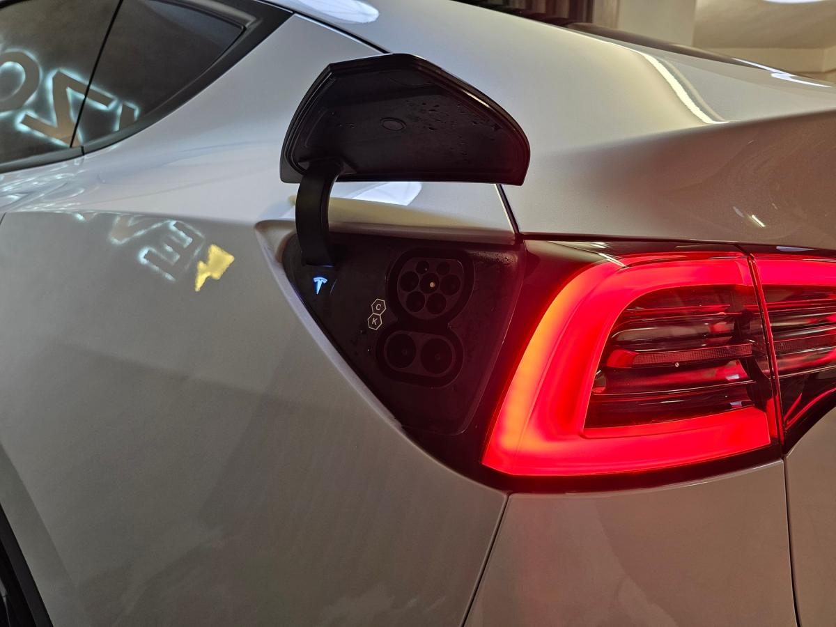 tesla-model-y-2021-eletrico-500cc