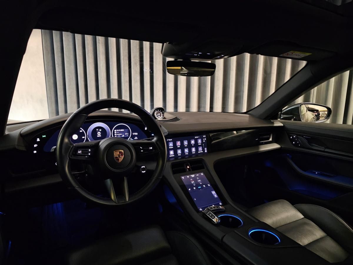 porsche-taycan-2024-eletrico-500cc