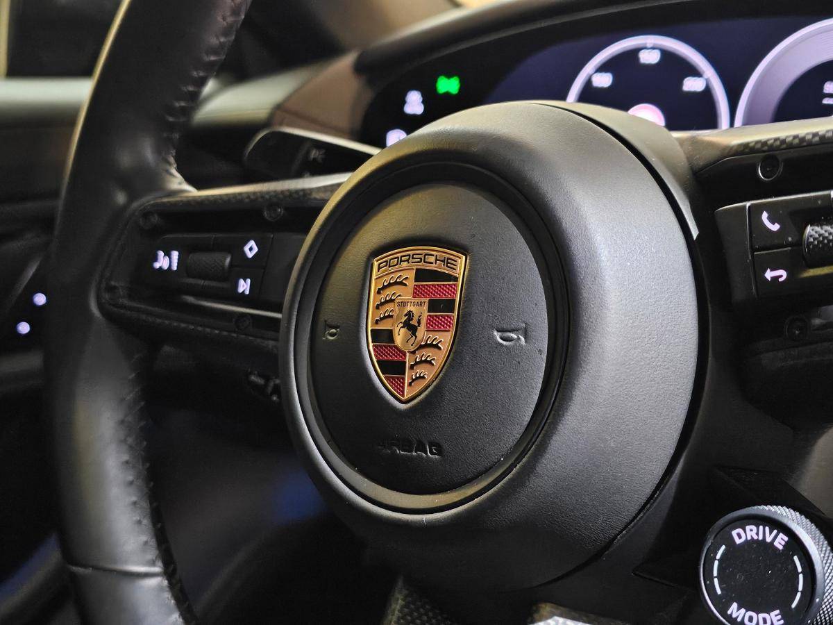 porsche-taycan-2024-eletrico-500cc
