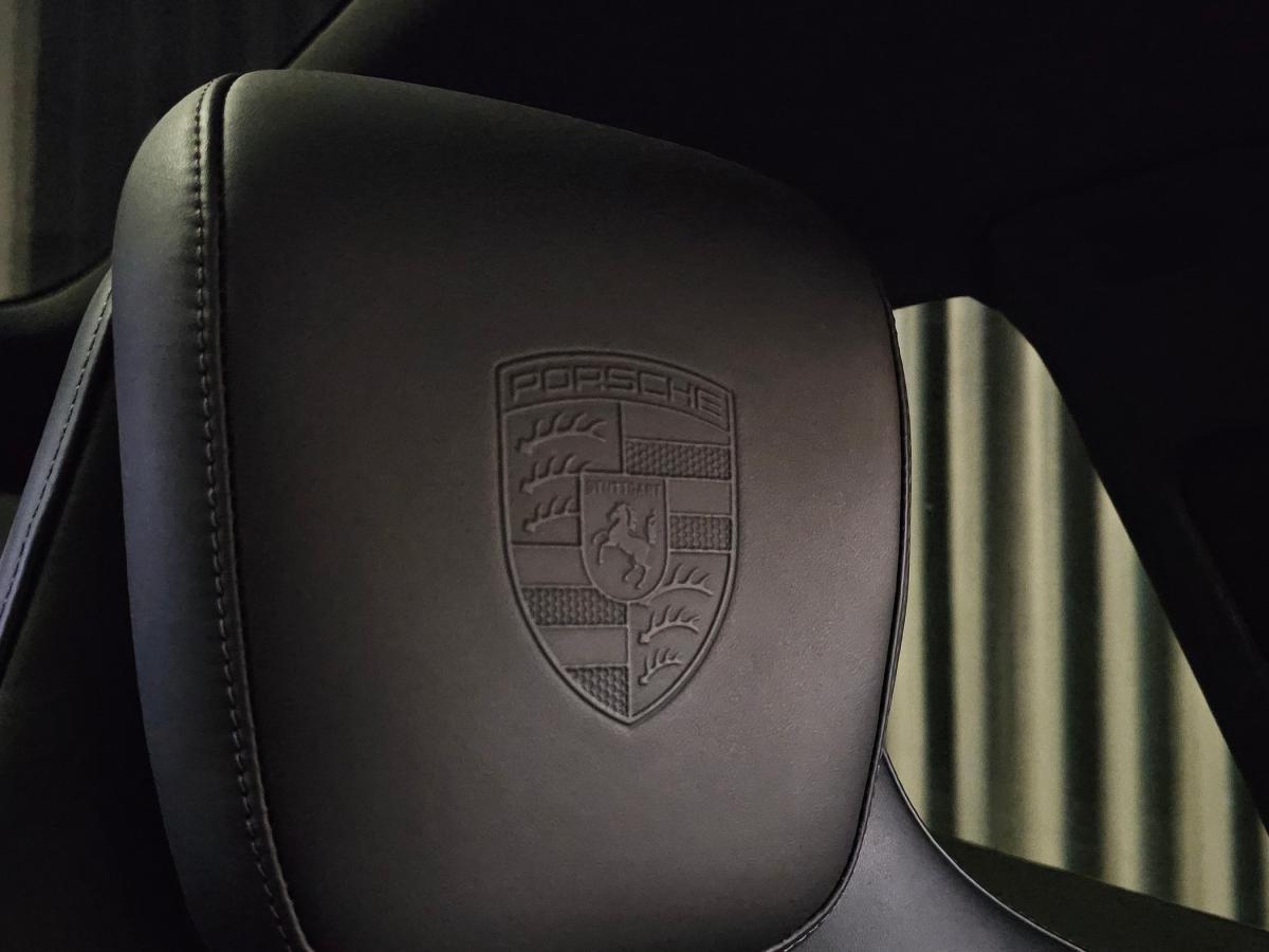 porsche-taycan-2024-eletrico-500cc