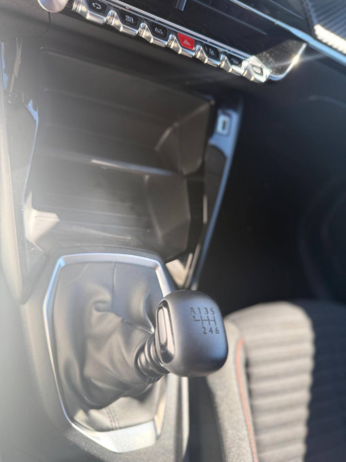 peugeot-208-2022-gasolina-1199cc