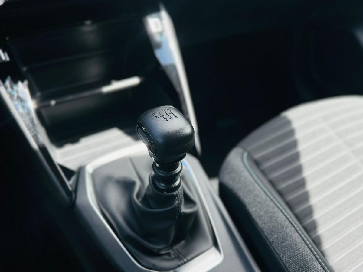 peugeot-208-2023-gasolina-1199cc