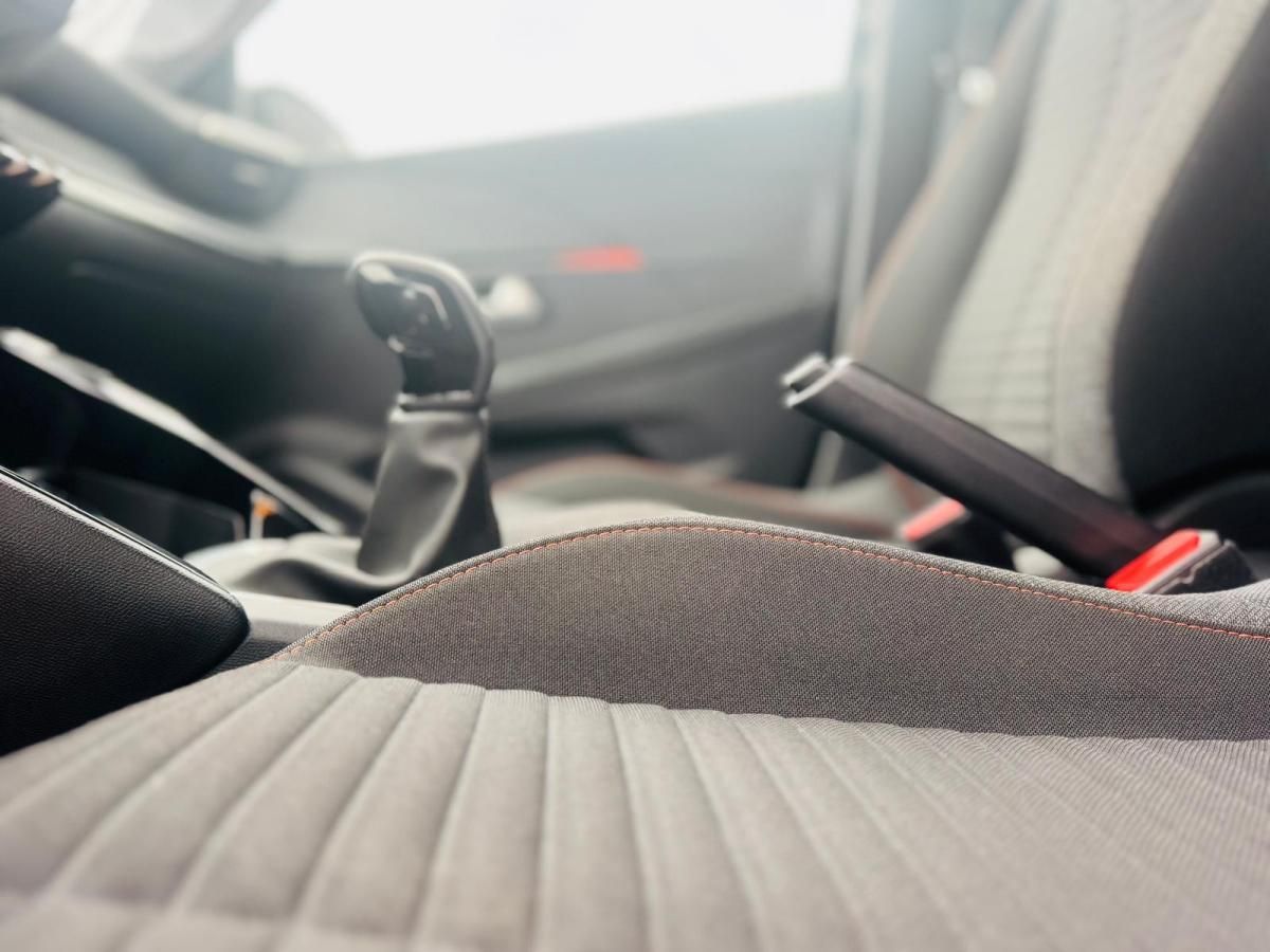 peugeot-208-2022-gasolina-1199cc
