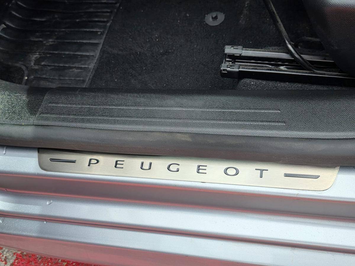peugeot-208-2023-gasolina-1199cc