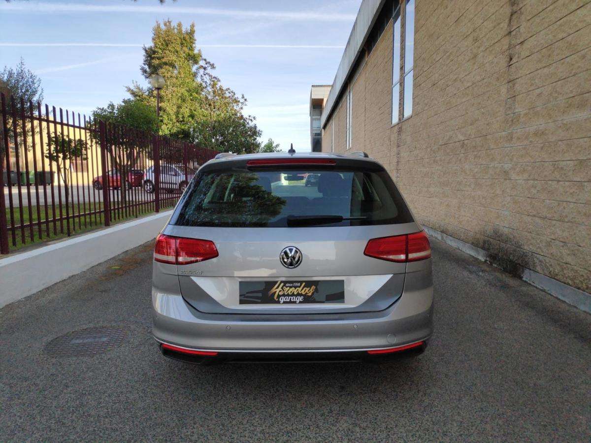 volkswagen-passat-variant-2019-diesel-1598cc