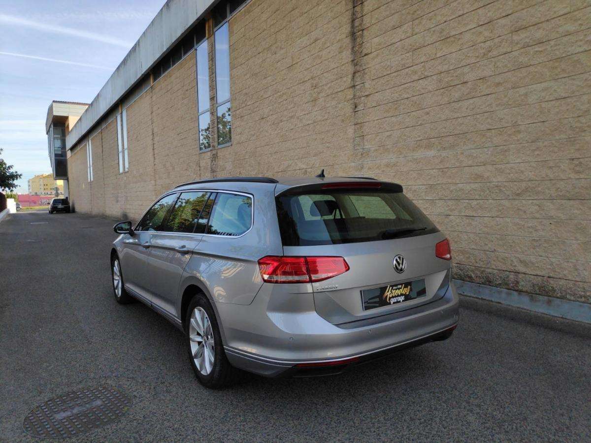 volkswagen-passat-variant-2019-diesel-1598cc