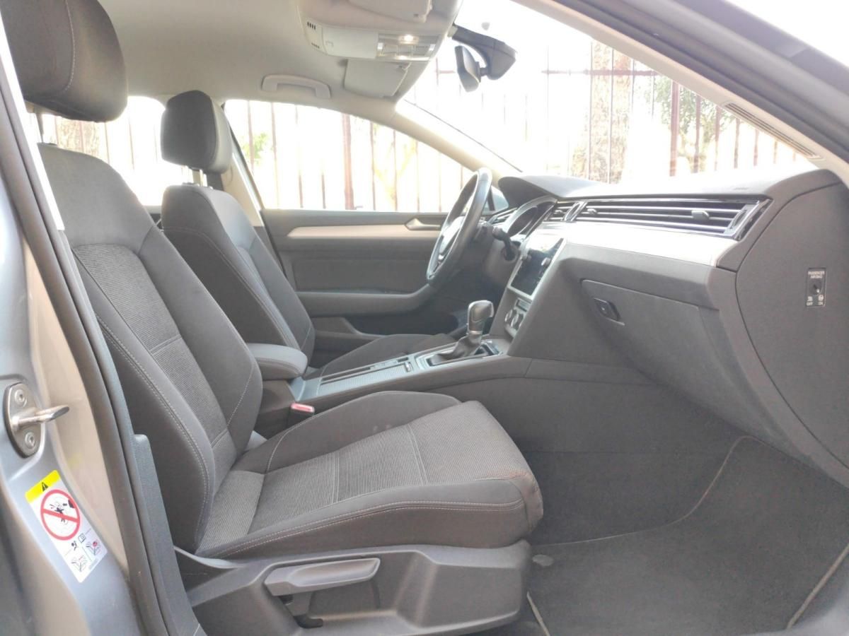 volkswagen-passat-variant-2019-diesel-1598cc
