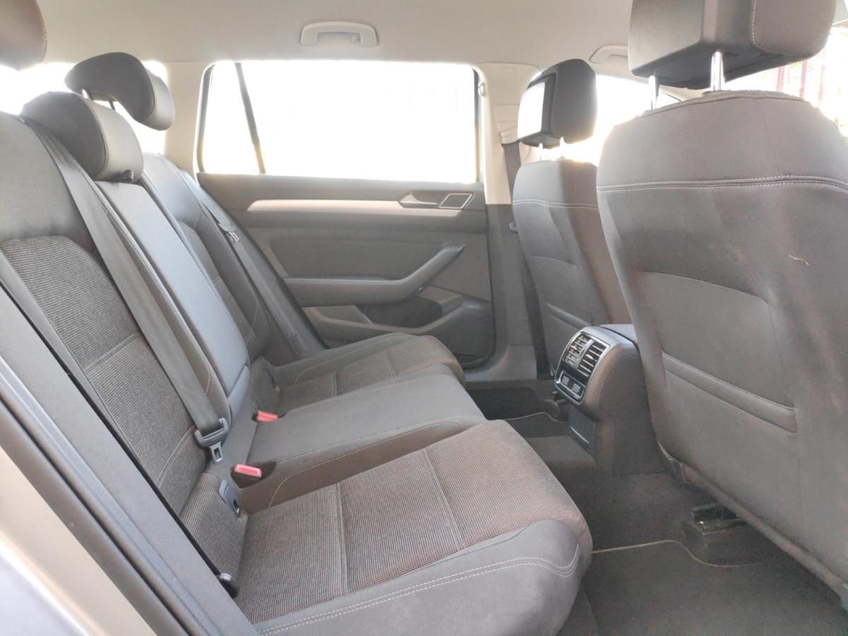 volkswagen-passat-variant-2019-diesel-1598cc