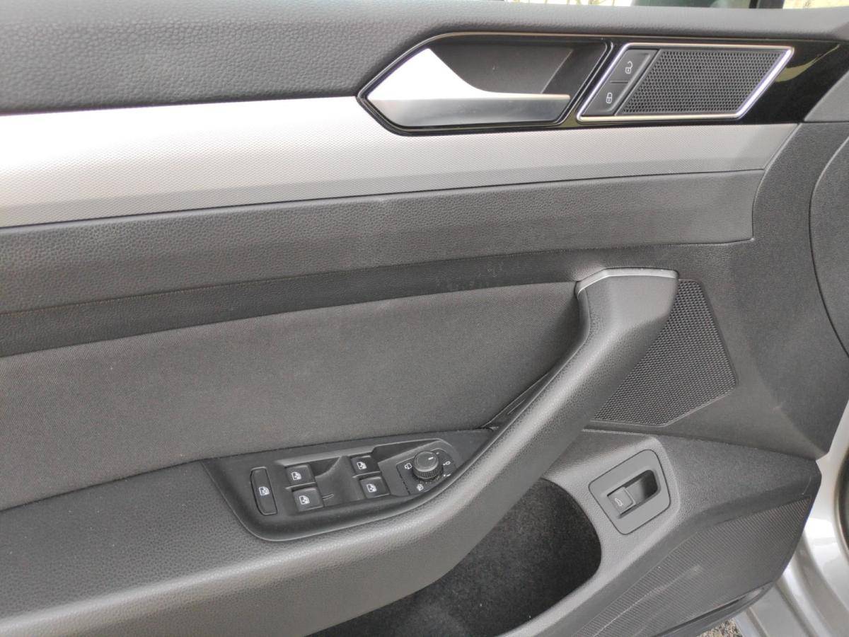 volkswagen-passat-variant-2019-diesel-1598cc