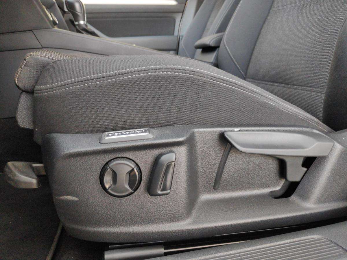 volkswagen-passat-variant-2019-diesel-1598cc