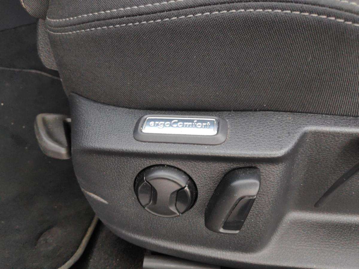 volkswagen-passat-variant-2019-diesel-1598cc