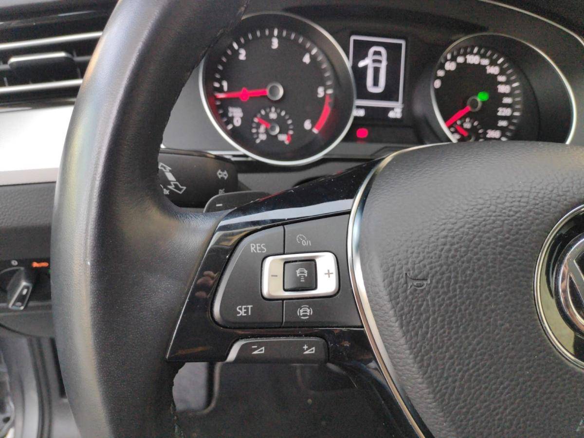 volkswagen-passat-variant-2019-diesel-1598cc