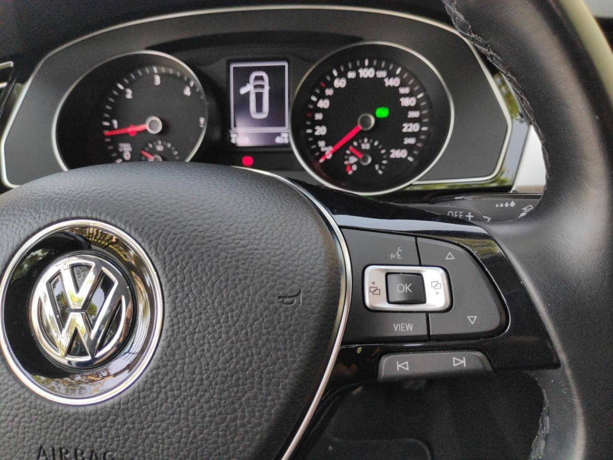 volkswagen-passat-variant-2019-diesel-1598cc