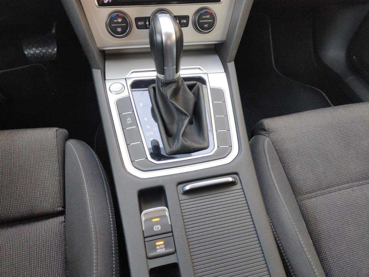 volkswagen-passat-variant-2019-diesel-1598cc
