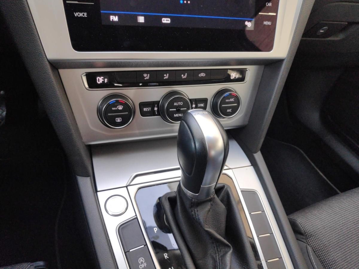 volkswagen-passat-variant-2019-diesel-1598cc