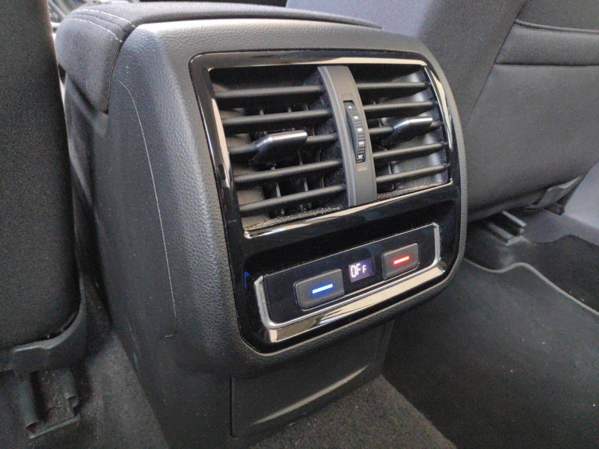 volkswagen-passat-variant-2019-diesel-1598cc