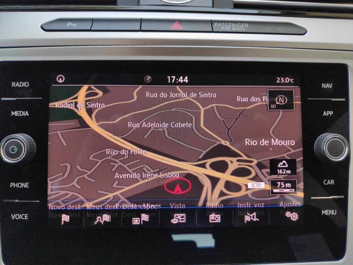 volkswagen-passat-variant-2019-diesel-1598cc