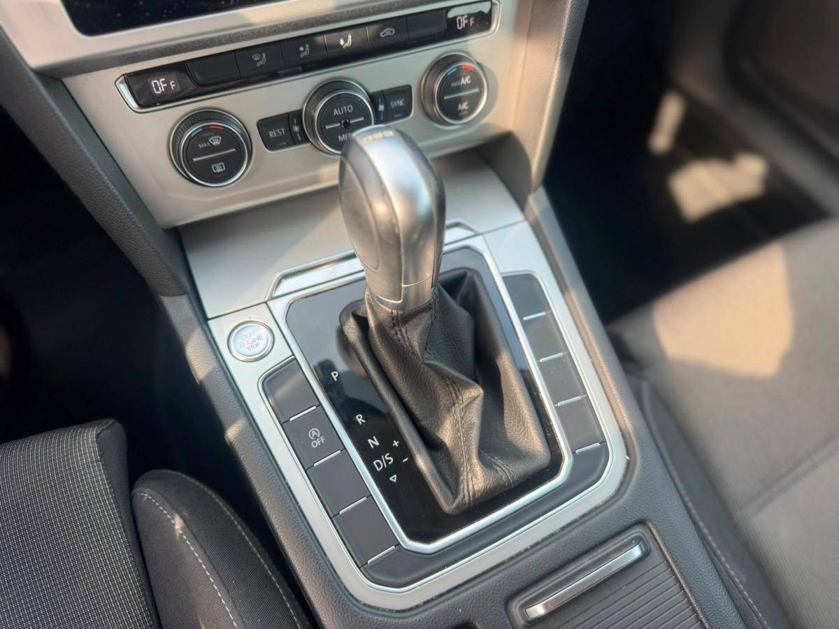 volkswagen-passat-variant-2019-diesel-1598cc