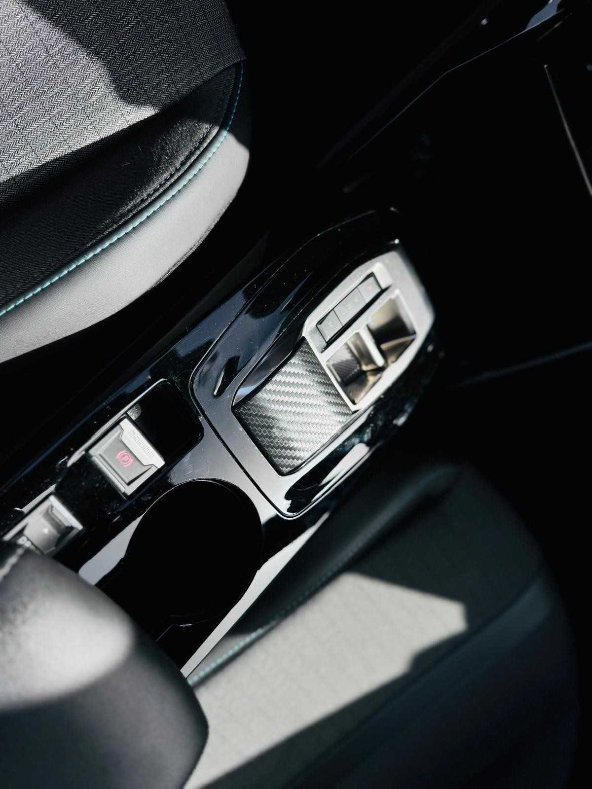 peugeot-2008-2023-gasolina-1199cc