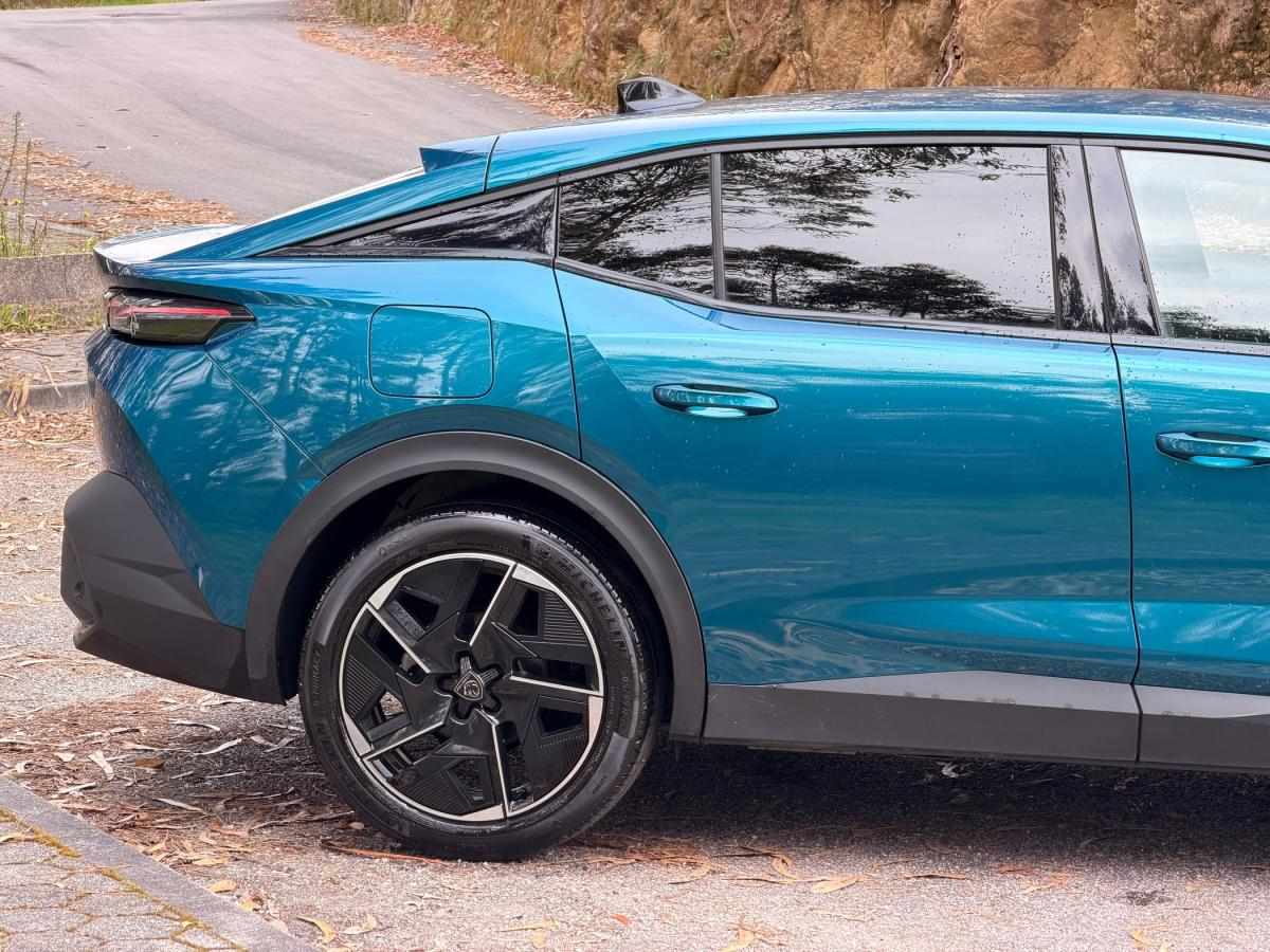 peugeot-408-2023-gasolina-1199cc