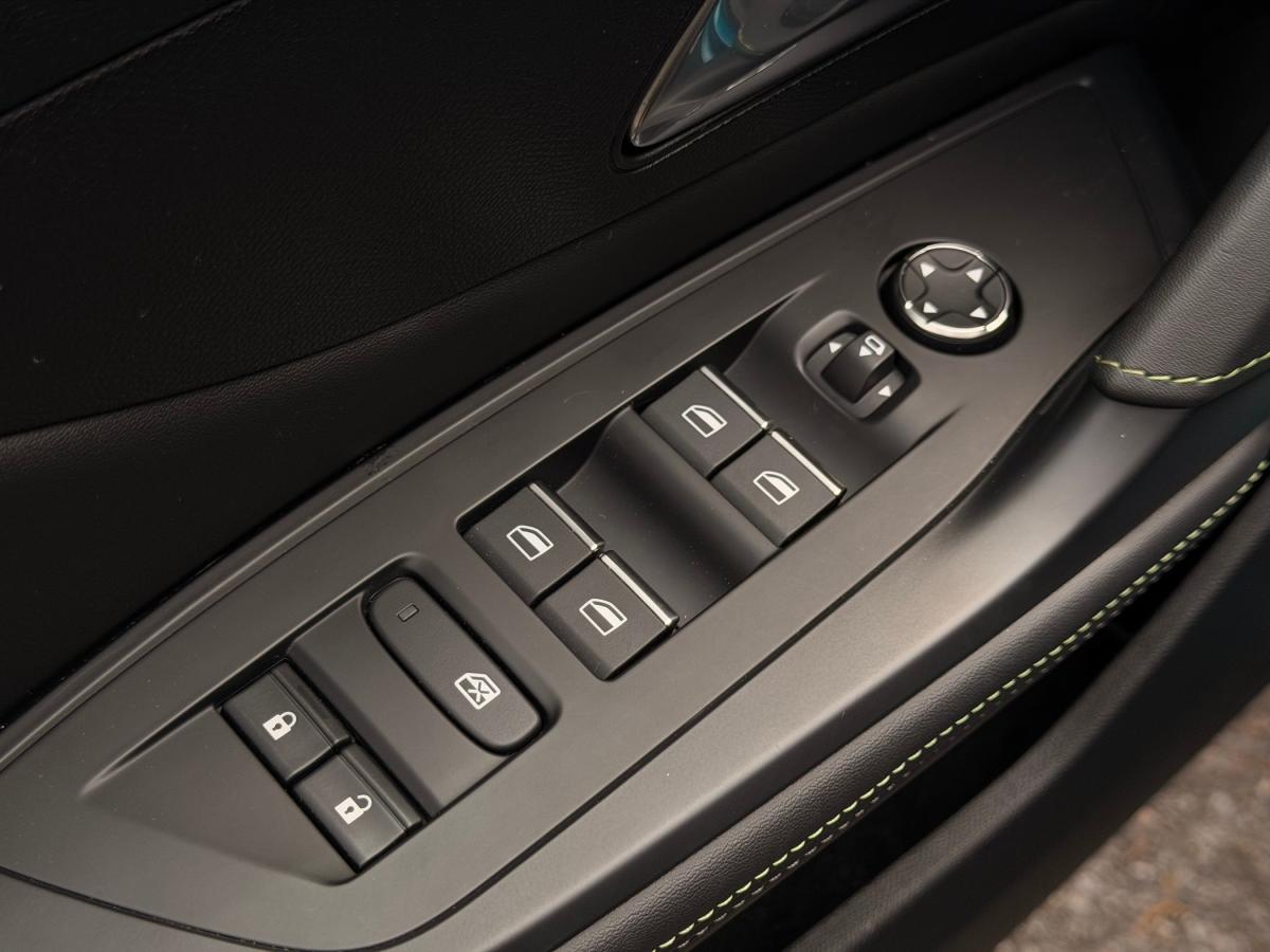 peugeot-408-2023-gasolina-1199cc