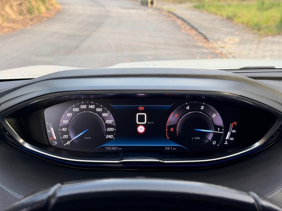 peugeot-3008-2022-diesel-1499cc