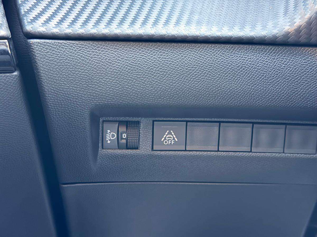 peugeot-2008-2021-diesel-1499cc