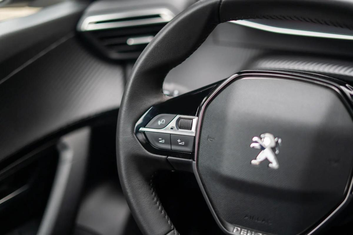 peugeot-2008-2022-gasolina-1199cc