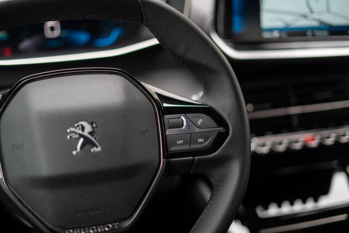 peugeot-2008-2022-gasolina-1199cc