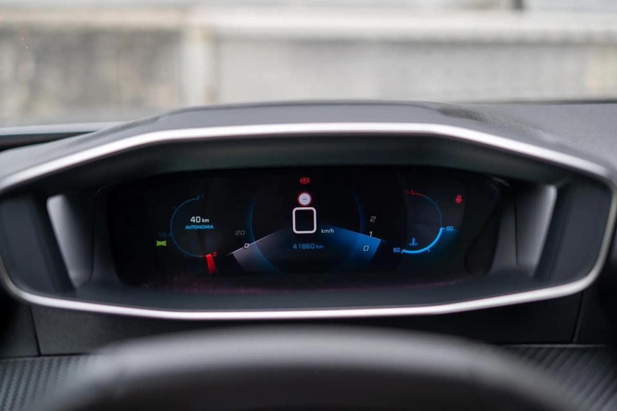 peugeot-2008-2022-gasolina-1199cc
