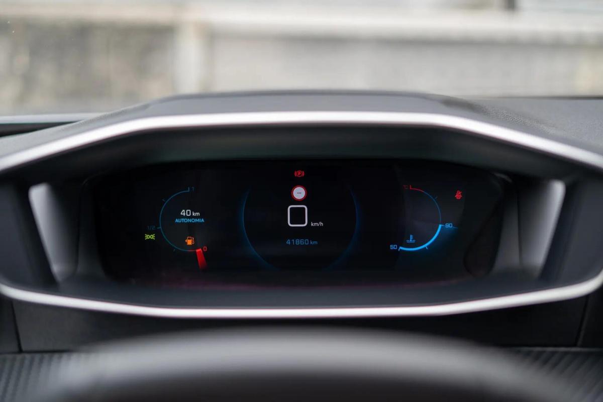 peugeot-2008-2022-gasolina-1199cc