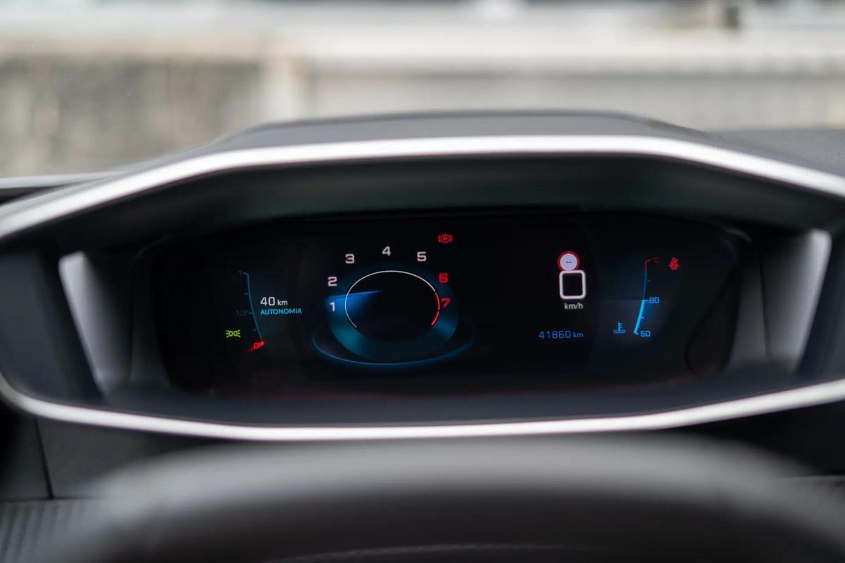 peugeot-2008-2022-gasolina-1199cc