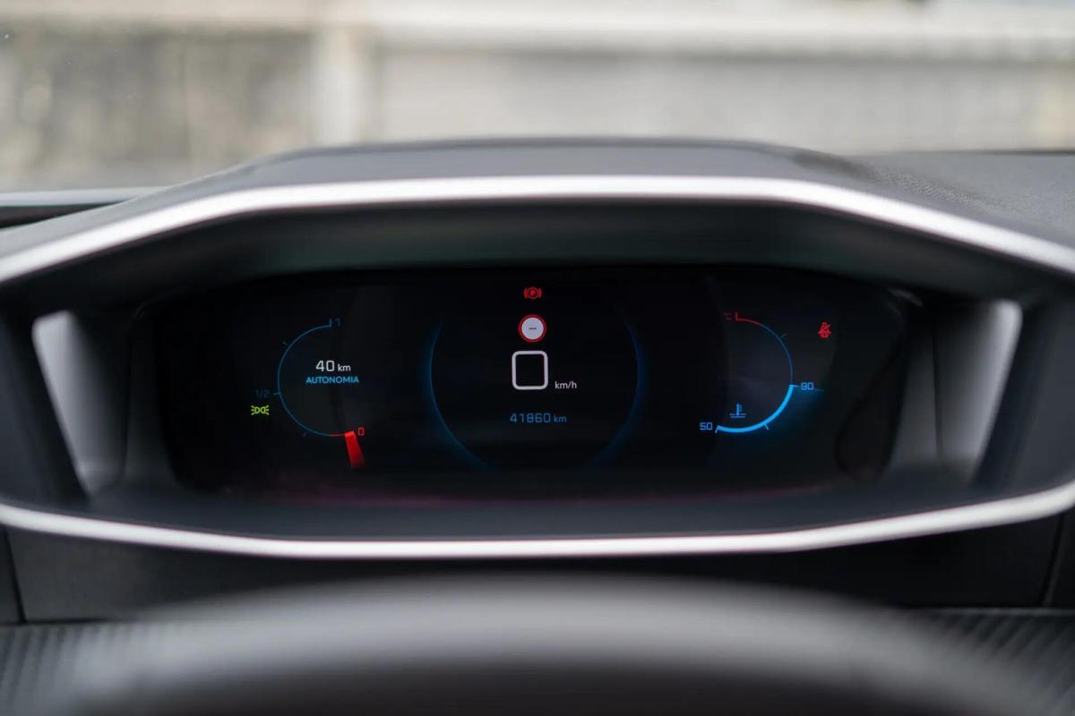 peugeot-2008-2022-gasolina-1199cc