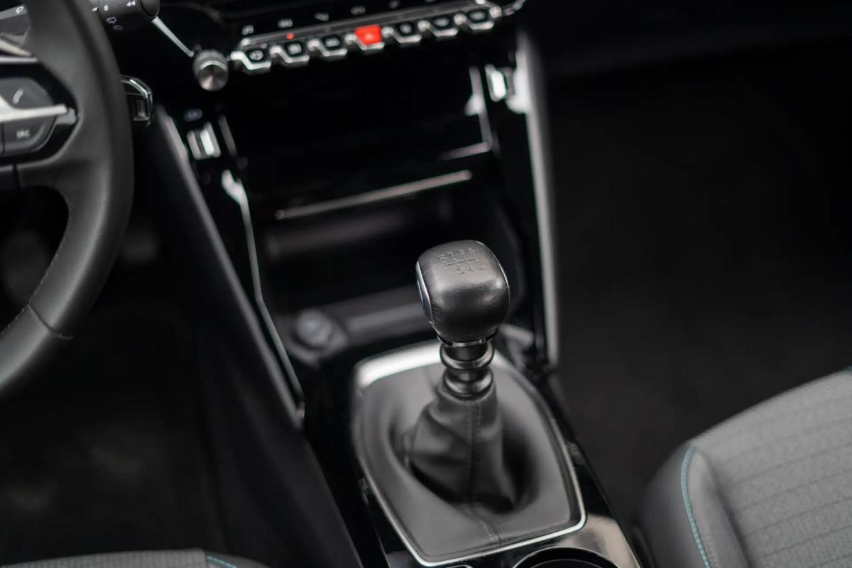 peugeot-2008-2022-gasolina-1199cc