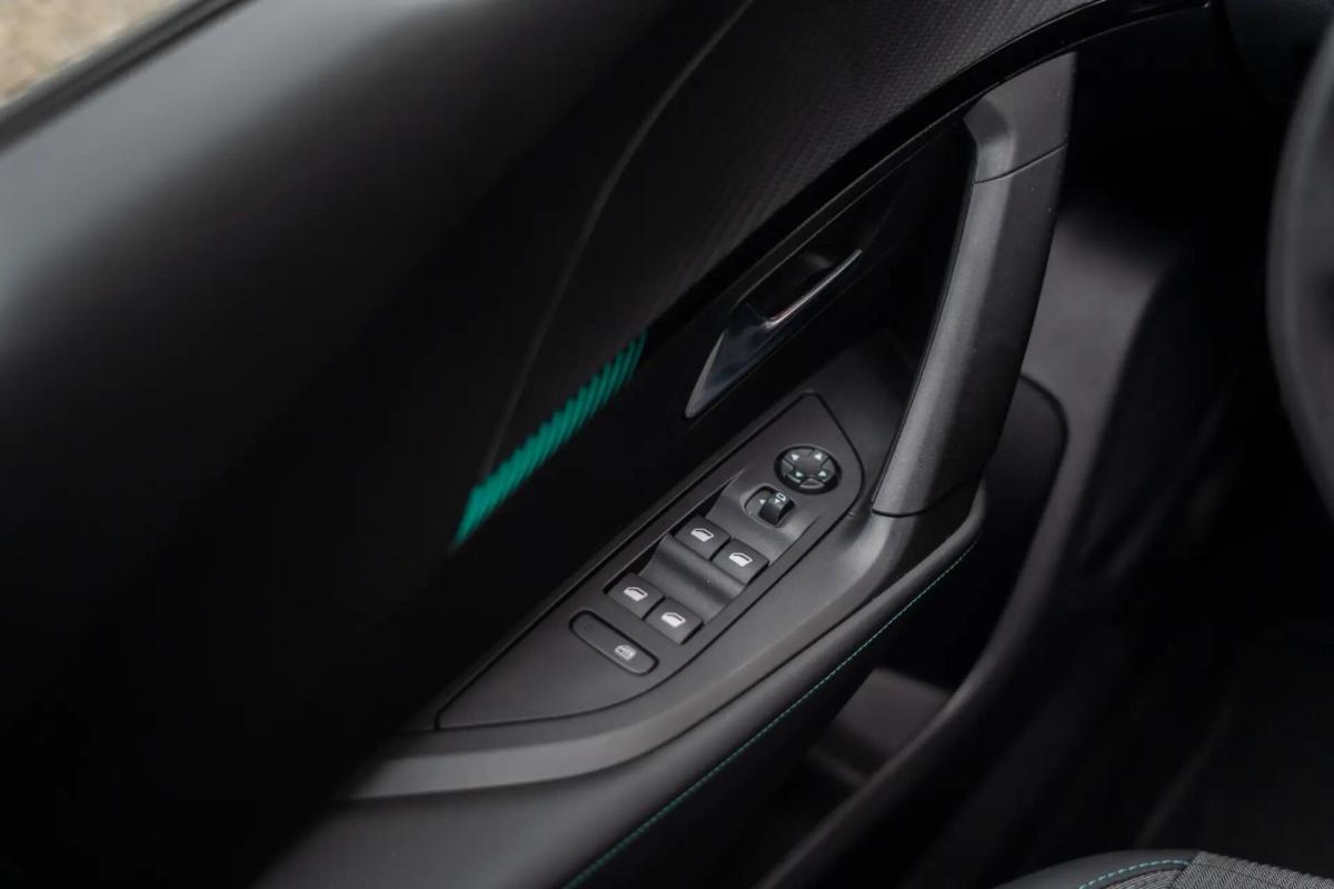 peugeot-2008-2022-gasolina-1199cc