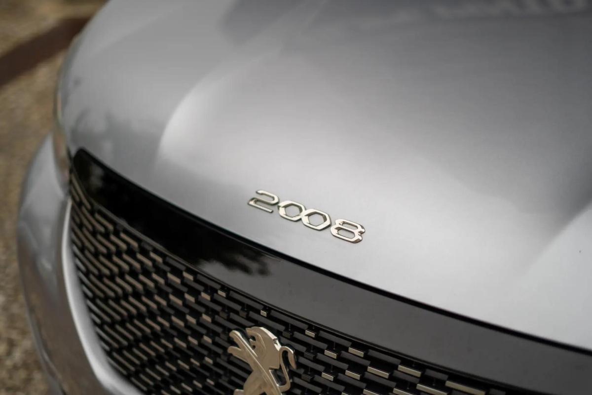peugeot-2008-2022-gasolina-1199cc