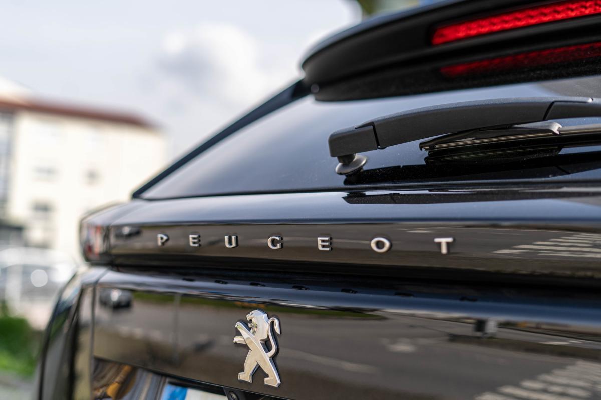 peugeot-2008-2022-gasolina-1199cc