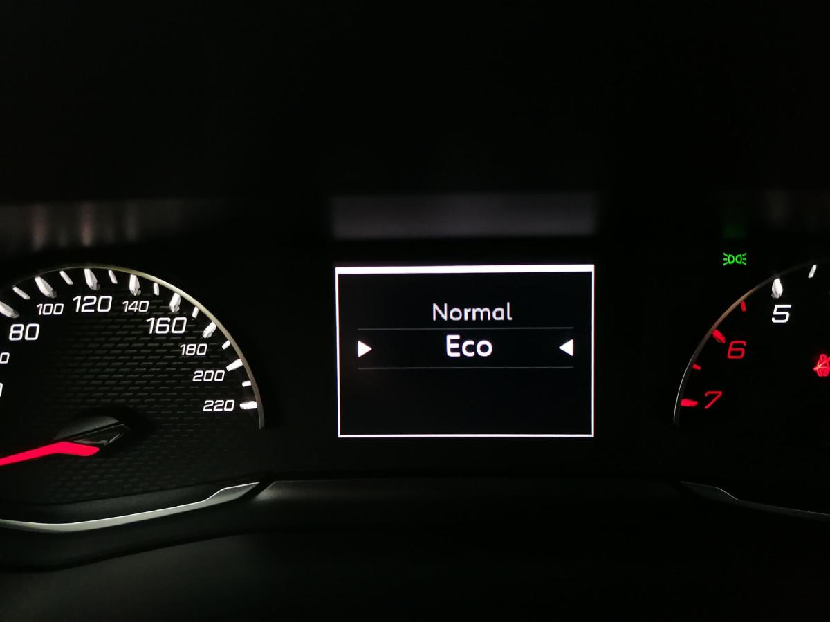peugeot-2008-2022-gasolina-1199cc