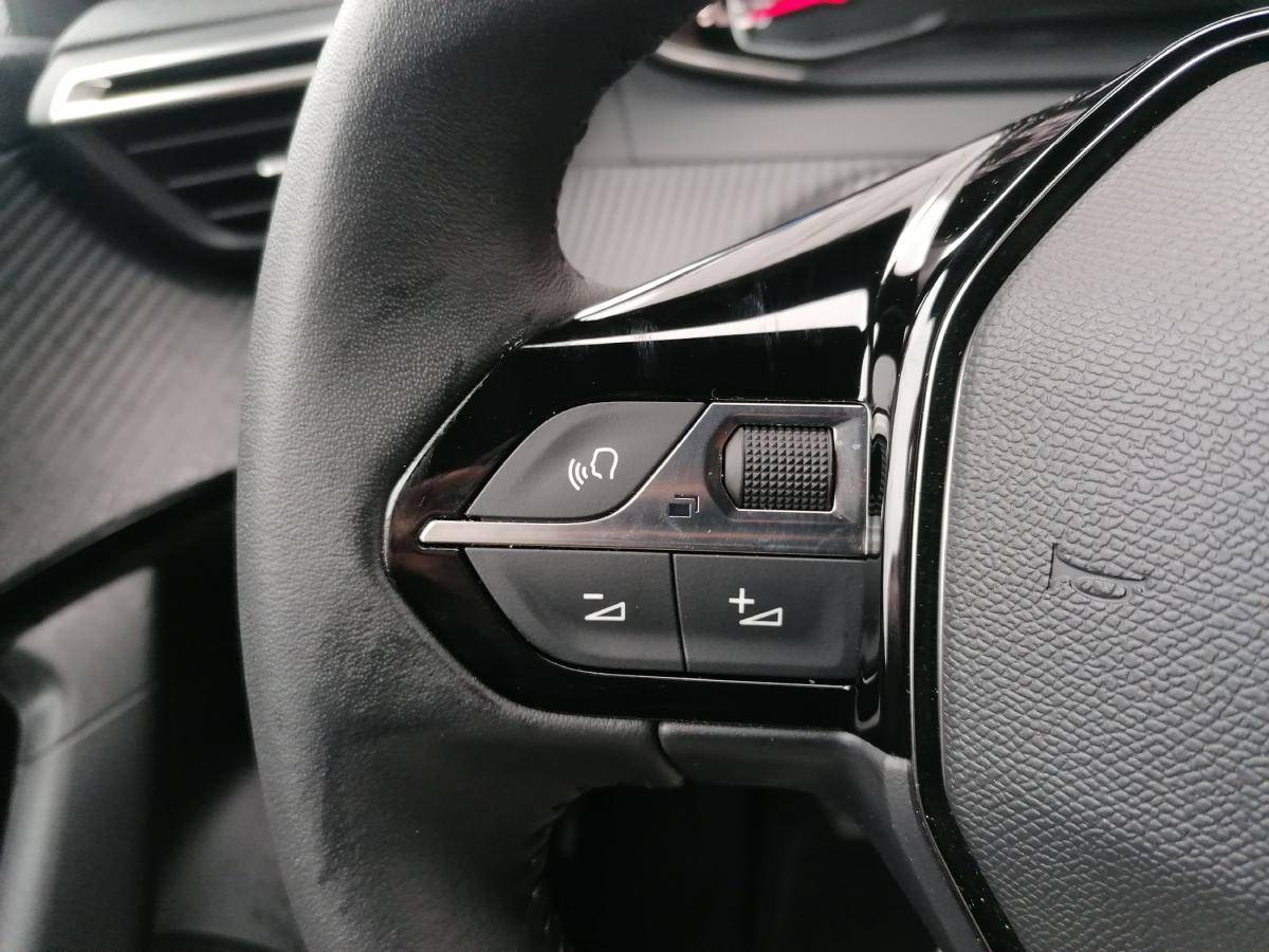 peugeot-2008-2022-gasolina-1199cc