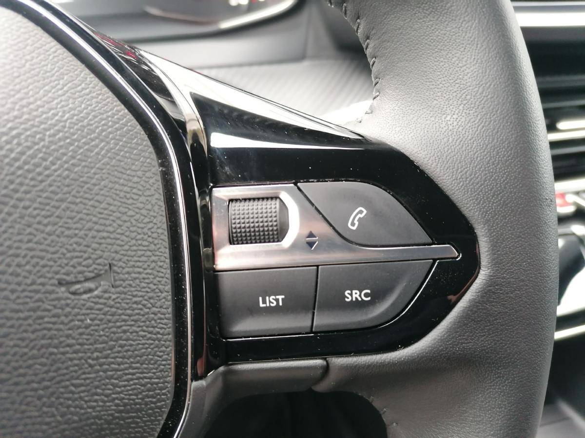 peugeot-2008-2022-gasolina-1199cc