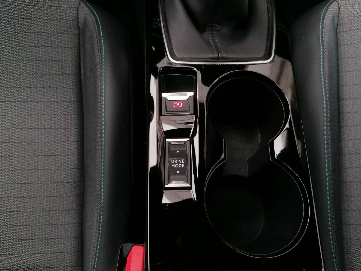 peugeot-2008-2022-gasolina-1199cc