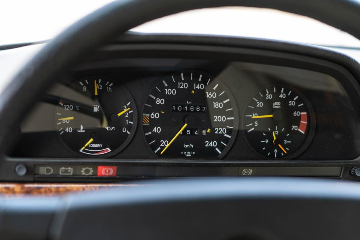 mercedes-benz-500-1982-gasolina-4973cc