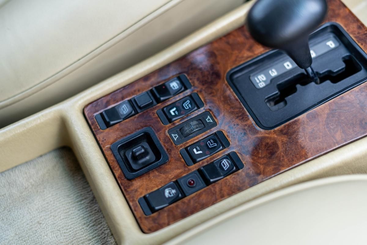 mercedes-benz-500-1982-gasolina-4973cc