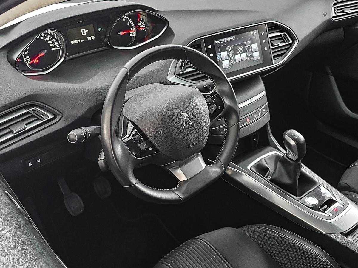 peugeot-308-2017-gasolina-1199cc
