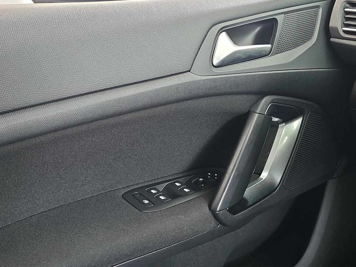 peugeot-308-2017-gasolina-1199cc
