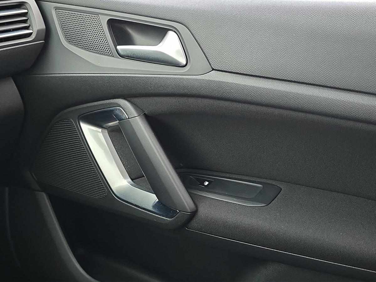 peugeot-308-2017-gasolina-1199cc